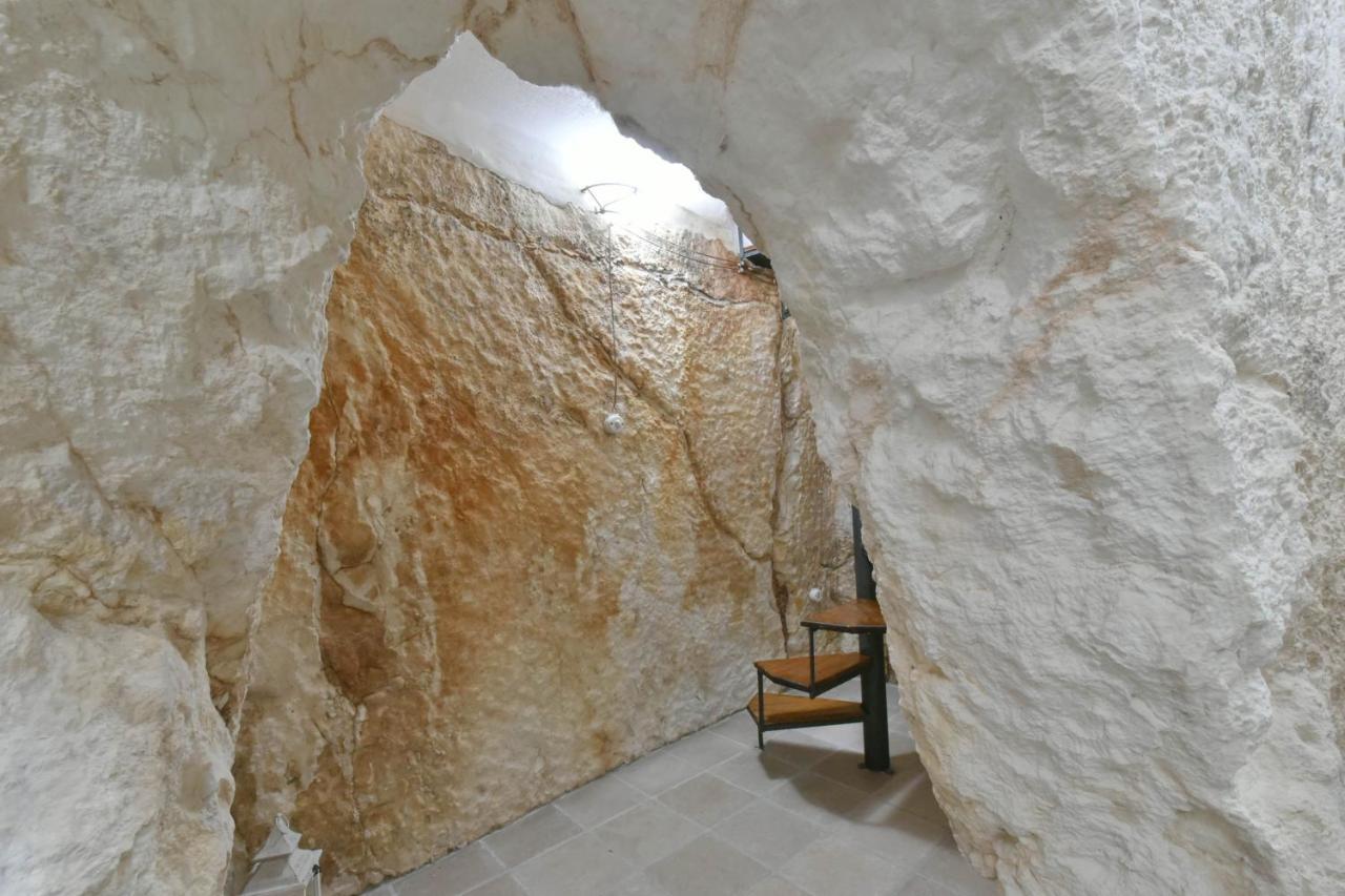 Grotta Antigone - 3Min Dal Centro Storico Apartment Ostuni Bagian luar foto