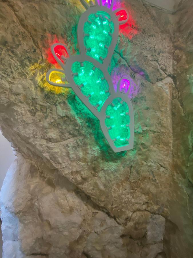 Grotta Antigone - 3Min Dal Centro Storico Apartment Ostuni Bagian luar foto